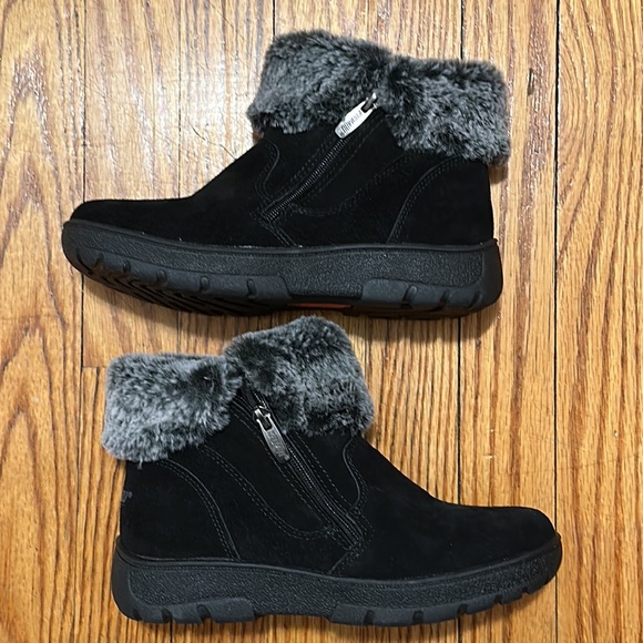 Khombu Women's Jessica Ankle Boots - Picture 2 of 9